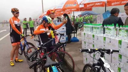 2016四川自行车联赛(宜宾站)启幕 硒倍健天然饮用水助力健康骑行新风尚